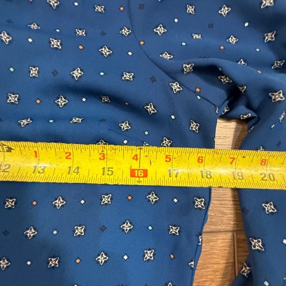 UNTUCKit Women's Natalie Button Front Shirt Blue Geometric Print 0 Classic - Picture 11 of 14